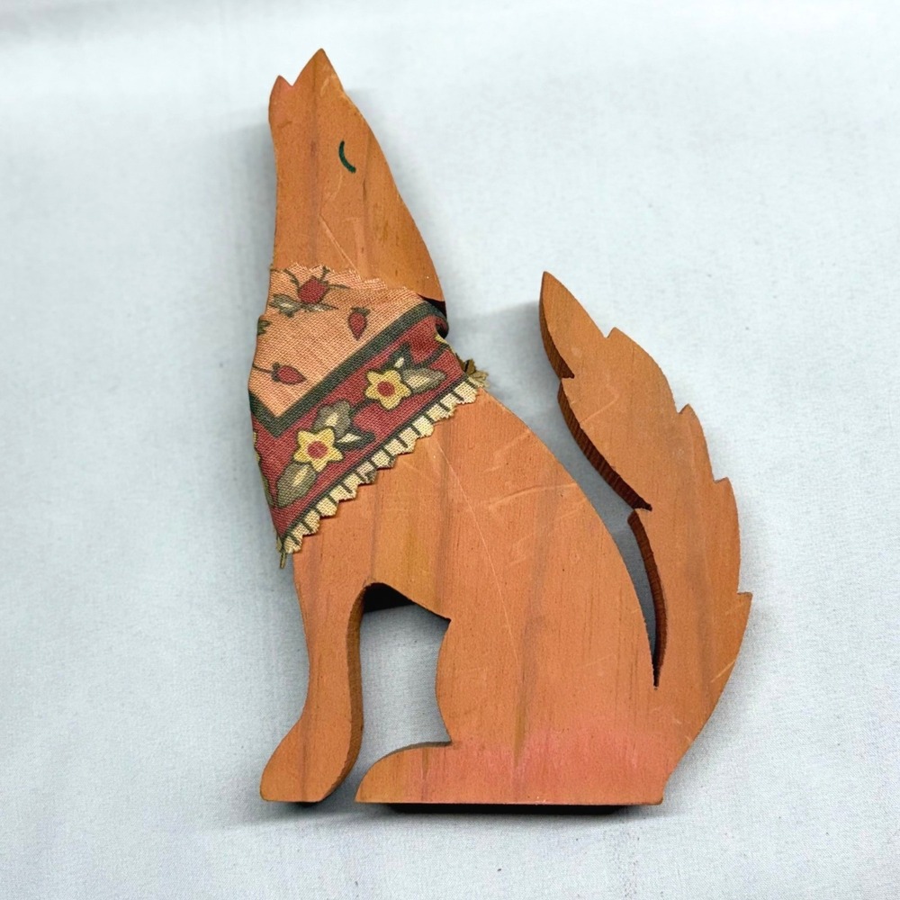 Unbranded Coyote Figurine Unisex OS Orange Good Howling Wood Folk Art Bandana